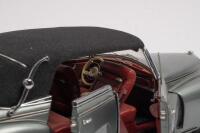 MERCEDES-BENZ 300D: A 1:24&nbsp;scale CMC 1958 - 1962&nbsp;Type 300 d Cabriolet D - 4