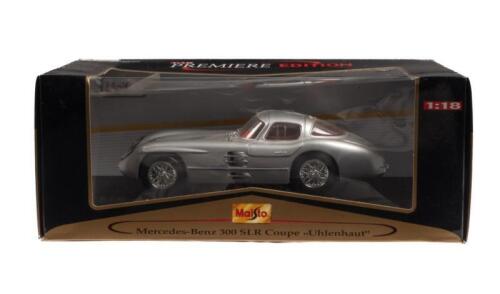 MERCEDES-BENZ 300 SLR COUPE: A 1:18th scale Maisto Mercedes-Benz 300 SLR Ühlenhaut coupe model car, in box