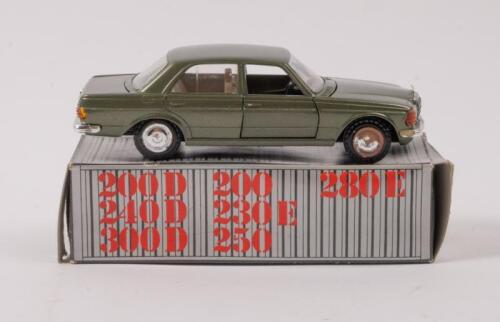 MERCEDES BENZ W123: A 1:35th scale mercedes benz 200d, 240d, 300d, 200, 230e, 250, 280e model car, manufactured by cursor models