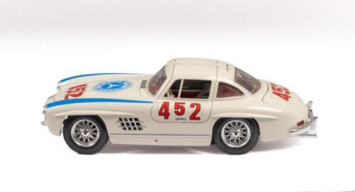 MERCEDES-BENZ: A 1:18 scale Burago 1954 Mercedes-Benz 300 SL Gullwing race car