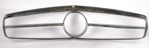 MERCEDES BENZ GRILLE W113 PAGODA: A mercedes benz pagoda grille, complete but missing the star (1138800023)