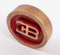 PAPERWEIGHT: A solid brass 'EB' paperweight, 10cm diameter - 2