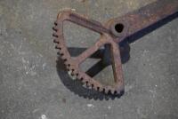 DOUGLAS: A single Douglas kick-starter [Location: Sydney] - 2