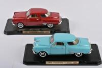 STUDEBAKER: Two 1:18 scale Road Signature Deluxe Edition 1950 Studebaker Champion, red/blue, in fitted window box - 2
