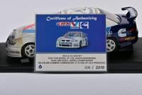 J/BARGWANNA: A limited edition 1:18 scale Autoart Commodore VT as race by Jason Bargwanna in 2000 Shell Series Championship Valvoline Cummins, with COA numbered 1630/2310, roof signed by Bargwanna, in fitted window box. - 6