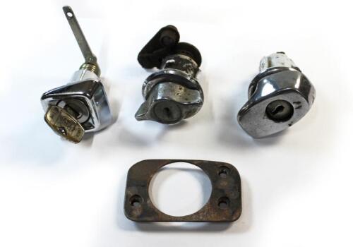 DBS/V8: DBS/V8 Two Boot locks plus another with key