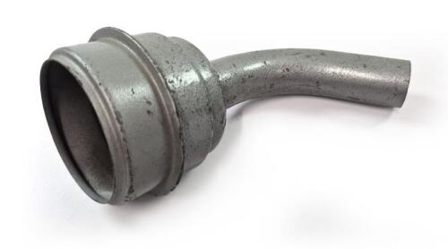 AMV8: One oil breather tube