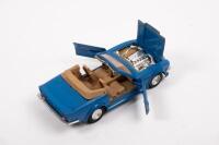 V8: A 1:25 scale Polistil ASTON MARTIN V8 Volante - 2