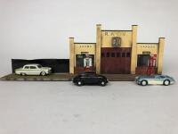 DIORAMA: A contemporary David W.Baker 1950's - 1960's style garage in 1:43 scale, with models - 2