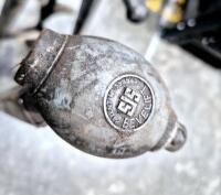 JACKS: Two&nbsp; DB4/Lagonda&nbsp;" Bevelift" tripod jacks, and one blue winding jack. - 3