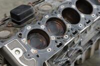 DB7 6L V12: A Aston Martin DB7 6L V12 Cosworth engine complete with heads, oil pump still attached&nbsp;and a NOS timing cover - 16