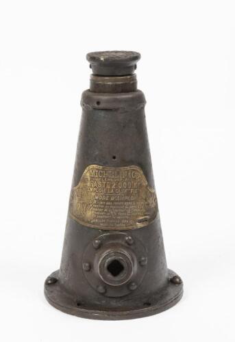 BOTTLE JACK: A pre war Michelin bottle jack with brass plate with text in French, no handle
