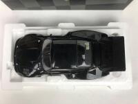 PORSCHE: A 1:18 scale Racing Legends Porsche 935 - 6