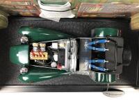 CATERHAM: A 1:18 Kyosho Caterham Super Seven - 7