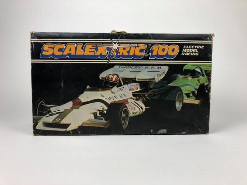 SCALEXTRIC: A Scalextric 100 slot car set