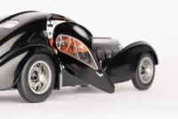 TYPE 57: A excellent 1:18 scale Bugatti Type 57 SC Atlantic diecast model - 5