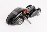 TYPE 57: A excellent 1:18 scale Bugatti Type 57 SC Atlantic diecast model - 7