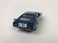 DINKUM CLASSICS: A 1:43 scale XB Moffat No.33 - 5