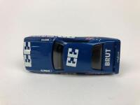 DINKUM CLASSICS: A 1:43 scale XB Moffat No.33 - 6