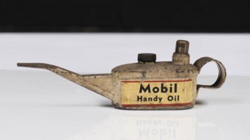MOBIL: A cute small Australian 'Mobil&nbsp;Handy Oil' oiler with push button&nbsp;pump, 18cm long, Vacuum Oil Company&nbsp;