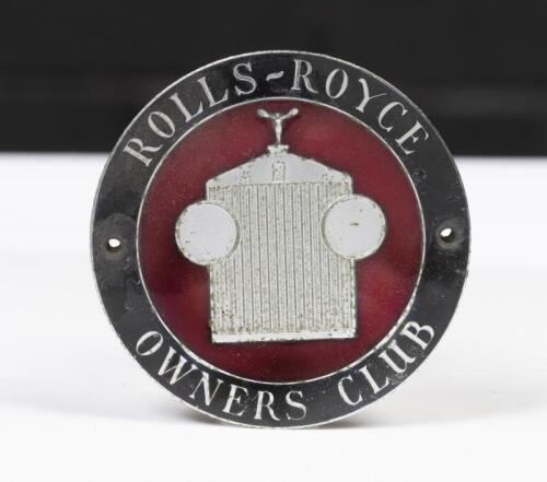 ROLLS-ROYCE: A fine detailed 'Rolls-Royce Owners Club of America'&nbsp;grille badge, 7.5cm in diameter