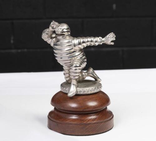 MICHELIN: A&nbsp;reproduction&nbsp;solid metal Michelin Bibendum&nbsp;figure in half kneel pose standing on a wooden base, overall height 16cm.