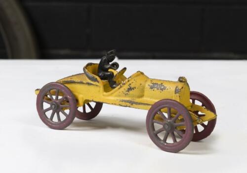MODEL: A modern cast iron veteran car model, 19cm long