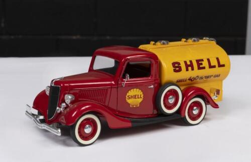 SHELL: A Solido,1:19&nbsp;scale 1936 Ford V8 Shell tanker with tank displaying 'Shell 400 The Dry Gas'