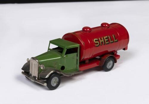 TRI-ANG MINIC: A circa 1950s Tri-Ang Minic, wind up Shell tanker model (No.15M)