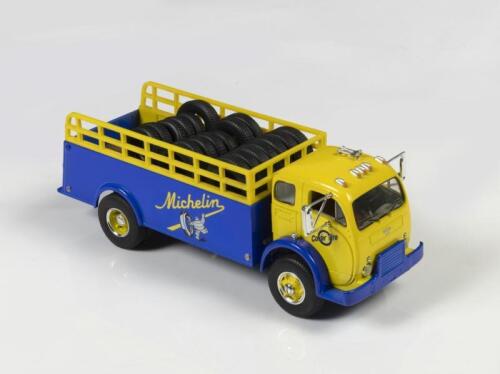 MICHELIN: A 1990s American 1:34 scale model of a 1953 White 3000 truck by First Gear 21cm long