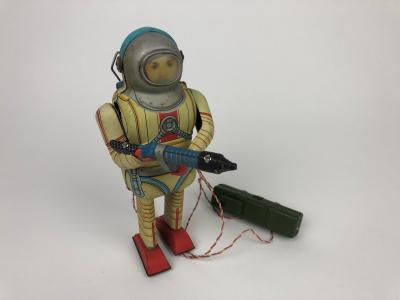 EARTH MAN ROBOT: A 1950s Earth Man Tin Robot by TN Nomura (Japan). Battery operated