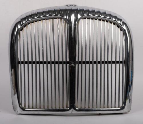 DAIMLER: A Daimler DS420 chrome grille