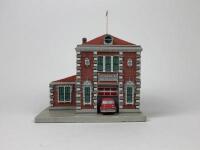 LEFTON'S FIREHOUSE: A Lefton's 1929 Truck No.47 Chicago, IL firehouse. Scale model - 4