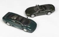 JAGUAR: Two 1:24 scale Maisto models of Jaguars, an XJ220 and an&nbsp;XK8 cabriolet
