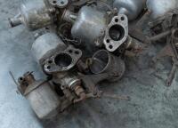CARBURETTORS: A group&nbsp;of five SU carburettors with bulbs - 2