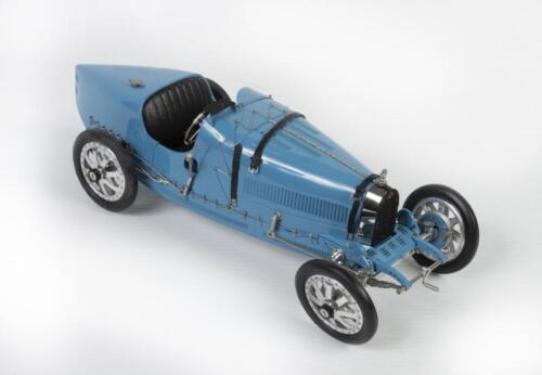 TYPE 35: A highly detailed 1:18 scale model of a Bugatti Type 35 Grand Prix 1924 in blue by CMC