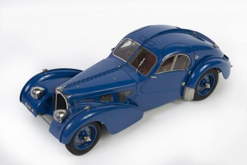 TYP 57 SC: A highly detailed 1:18 scaled model of a Bugatti Type 57 SC Atlantic Coupe in French Blue by CMC