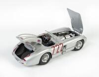 MERCEDES: A Maisto, 1:18 scale model, of the Moss/Jenkinson winning 1955 Mercedes Benz 300 SLR Mille Miglia, no box - 2