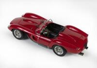 FERRARI: A superb highly detailed 1:18 scale 1957/58 Ferrari 250 Testa Rossa&nbsp;'Pontoon Fender' by CMC models - 2