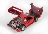 FERRARI: A 1:18 scale Bburago 1987 Ferrari F40 (cod.3032), model with opening features, engine detail, steerable wheels - 2