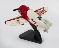 GEE BEE: A model of the Granville Gee Bee Model R Super Sportster&nbsp;racing aircraft 'NR2101' mounted to display stand, approx. 40cm wingspan - 2
