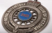BADGES: A group of four badges comprising an RACV Veteran Car Club 2003 Tooradin Run badge, two Albert Park Historic Motorfest 1993 badges and a&nbsp;'The Automobile Club of Victoria' modern badge - 2