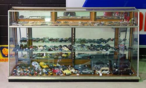 DISPLAY CASE: A large c1930s-1940s nickel&nbsp;plated&nbsp;brass shop counter display case by Humphrey Earl Pty Ltd, 177cm wide, 94cm high