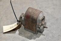 BOSCH: A Bosch magneto ZE1, complete and spins [Location: Sydney] - 3