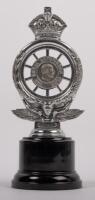 R.A.C: A British Royal Automobile Club members badge, engraved 'MCB18470' to lower front, affixed to bakelite base, 13.5cm high - 2