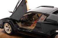 FERRARI F40&nbsp;- LAMBORGHINI COUNTACH: Two 1:18&nbsp;scale Bburago models,&nbsp;a 1987 Ferrari F40&nbsp;and a 1988 Lamborghini Countach - 2