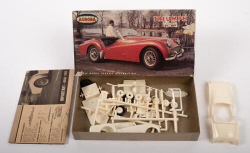TRIUMPH: A circa 1960s Aurora Plastics Corp. 1:32 scale Triumph TR3 model kit