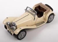 JAGUAR SS 100:&nbsp;A 1:24&nbsp;scale&nbsp;1938 Jaguar&nbsp;SS 100 model, finished in cream paintwork