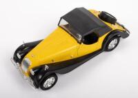 MORGAN PLUS 8:&nbsp;A 1:16&nbsp;scale&nbsp;Morgan Plus 8&nbsp;model, finished in yellow paintwork with black mudguards
