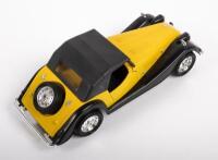 MORGAN PLUS 8:&nbsp;A 1:16&nbsp;scale&nbsp;Morgan Plus 8&nbsp;model, finished in yellow paintwork with black mudguards - 2